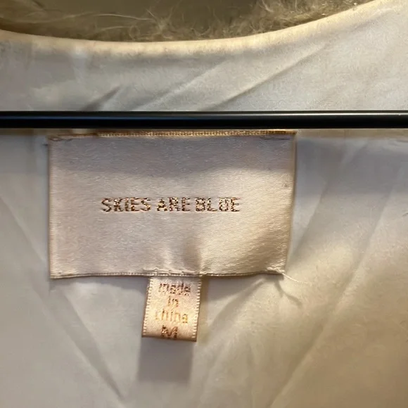 Skies are Blue fur coat - Picture 3 of 4